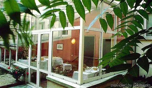 West County Hotel Dublin 3*,